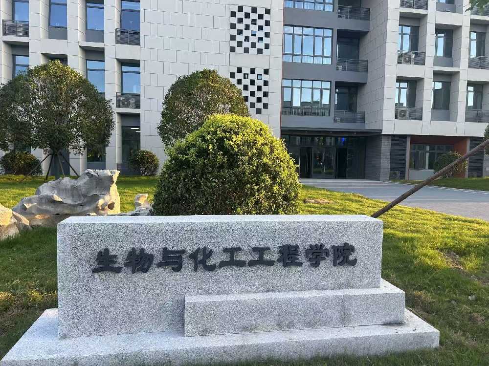 莲湖区扬州职业大学体育场高杆灯项目